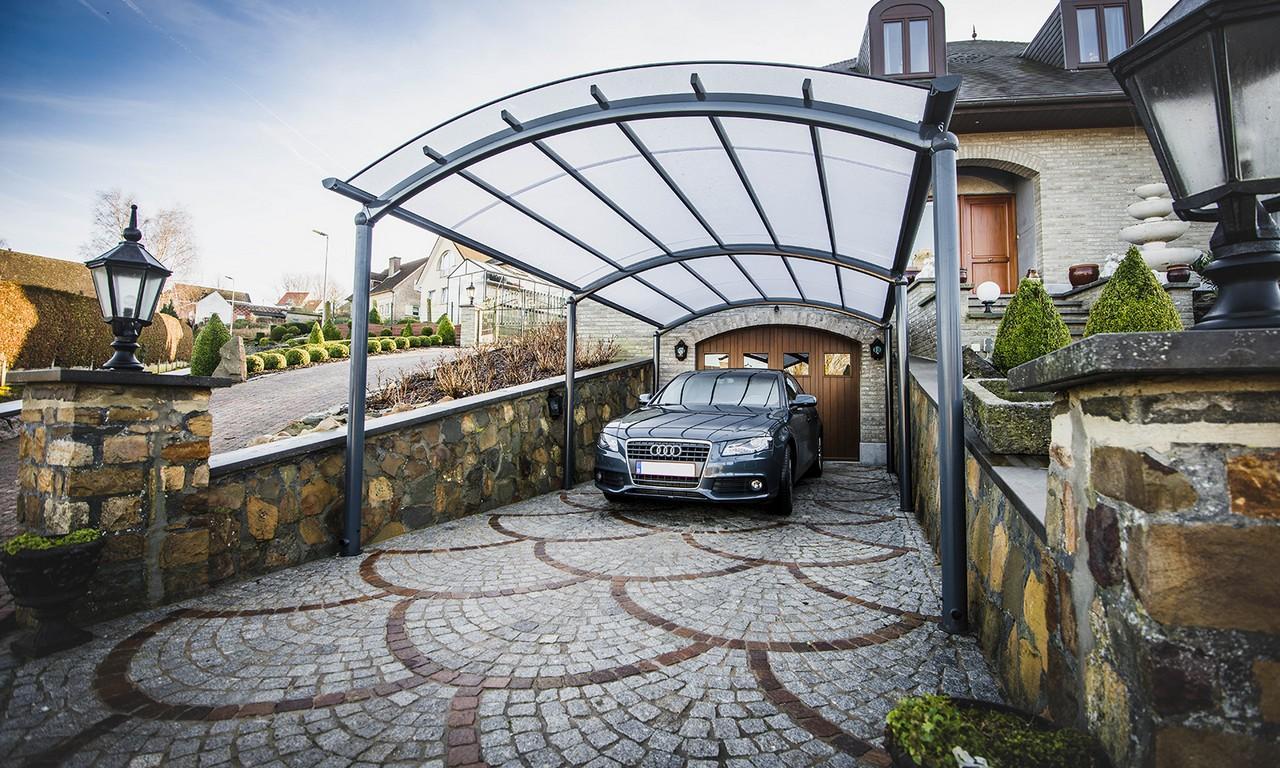 Vrijstaande gebogen carport